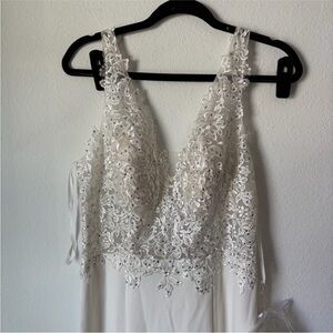 Elegant White Lace Wedding Dress